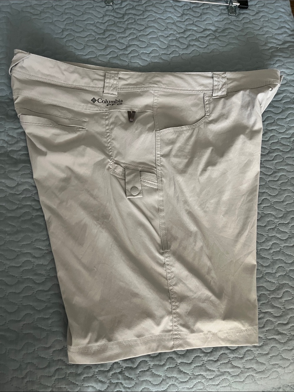 Columbia Beige Outdoor Shorts with Utility Pocket